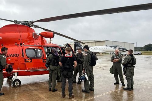 ‘Se oían gritos y no podías hacer nada’: Inundación en Texas afecta campamento infantil; buscan a 23 niñas