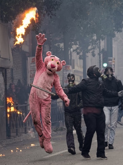 La Pantera Rosa protagonizó unas imágenes que se volvieron virales en redes sociales. (Foto: Captura)