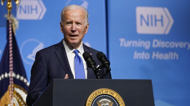 EU se pone ‘exigente’ por ómicron: exigirá a viajeros pruebas negativas a COVID un día antes del vuelo