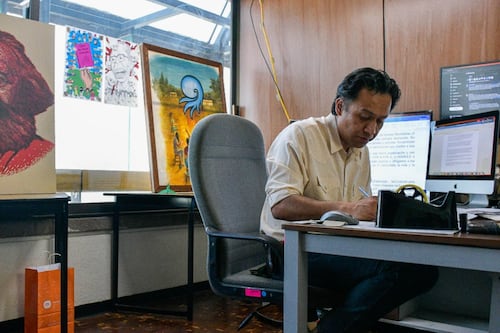 Marx Arriaga ‘se burla’ de sus supuestos ‘moches’ en la SEP: ‘Debí aceptar la embajada que me regalaban’