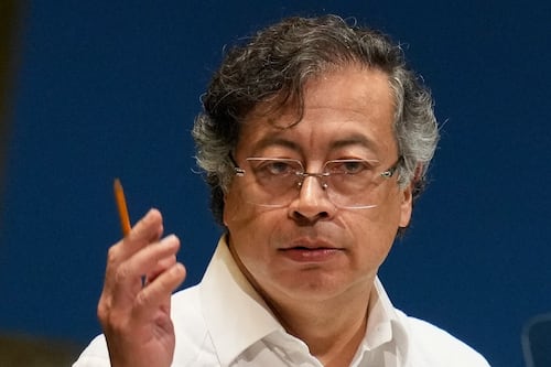 Reforma de pensiones de Petro prende alertas: Grupo Sura advierte deterioro de los ahorros de colombianos