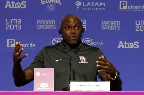 Carl Lewis arremete contra Trump, lo llama 'racista y misógino'