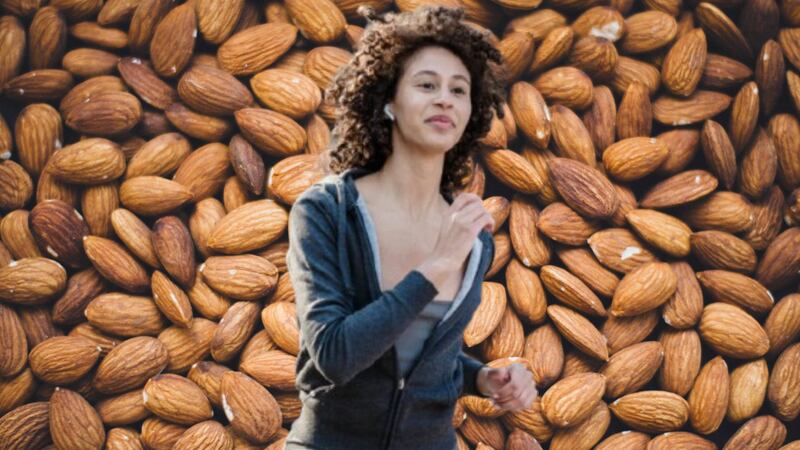 ¿Cuál es el efecto de comer almendras después de hacer ejercicio?