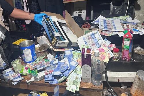 ¡Llévele, llévele! Cierran fábrica de billetes falsos en Ecatepec; hay una detenida