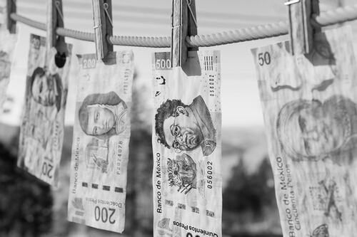 SAT dejará al próximo gobierno una 'guía' para combatir el lavado de dinero