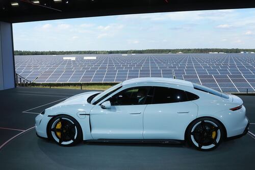 Porsche presenta Taycan, su primer auto deportivo 100% eléctrico de 185 mil dólares