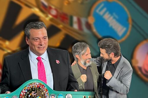 Mauricio Sulaimán, presidente del CMB, da cinturón de boxeo a Gael García y Diego Luna por ‘La Máquina’