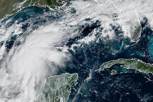 EN VIVO: Huracán ‘Isaías’ toca tierra como categoría 2 en la costa de Florida; sigue su trayectoria