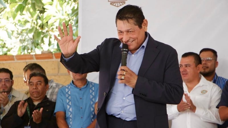 (VIDEO) ‘Perdón, eh’: Captan a alcalde de Cuautla presuntamente alcoholizado en sesión de cabildo