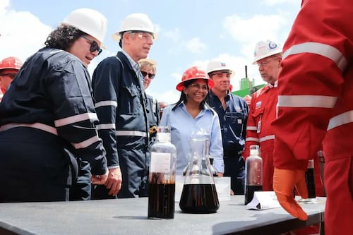 Chevron puede elevar producción de petróleo en Venezuela a 300 mil barriles diarios, según EU