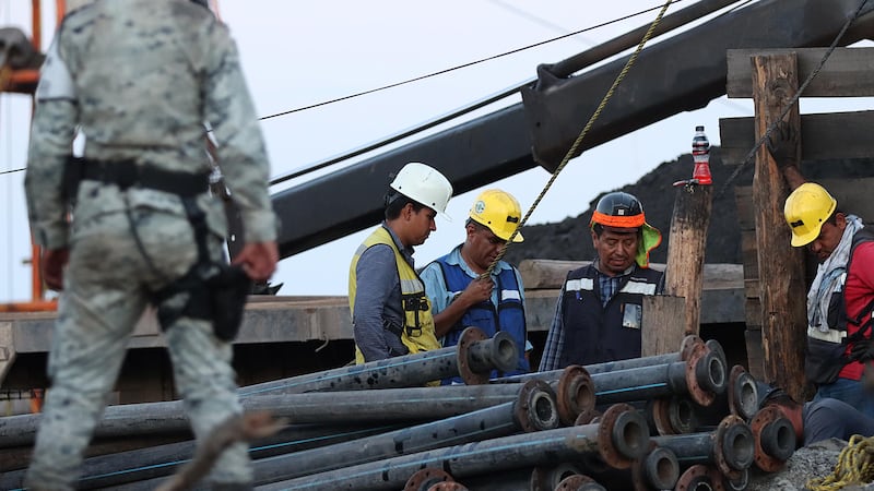 Rescate de cuatro trabajadores en mina Santa Fe: Suman más elementos para alcanzar la zona más profunda