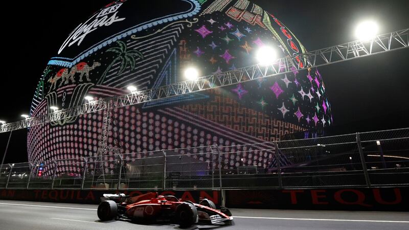 Desastre en GP de Las Vegas: Accidente de Sainz, desalojo de fans y todo lo que te perdiste