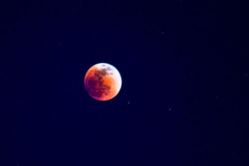 ¿Te la perdiste? Así se vio la ‘luna de sangre’ en el mundo