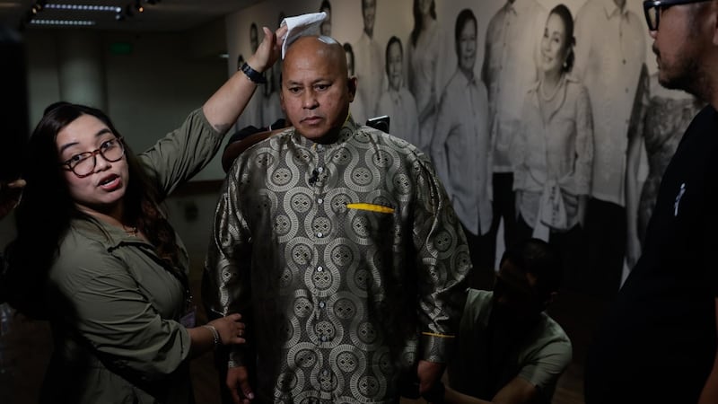 ‘Corre, Forrest, corre’: Senador de Filipinas huye de detención dentro del recinto; desata balacera