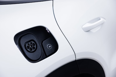 Porsche Cayenne Electric 2026 vista frontal con arquitectura de 800V