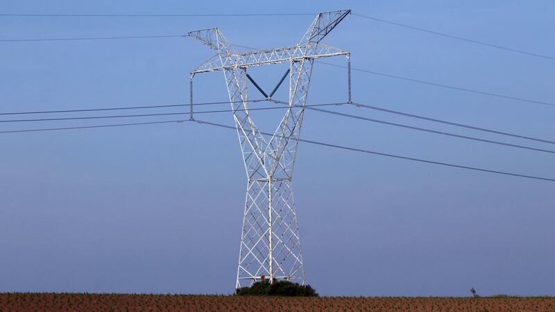 ¿México ‘le apaga la luz’ al nearshoring? Falta de inversión en energía afectará operaciones