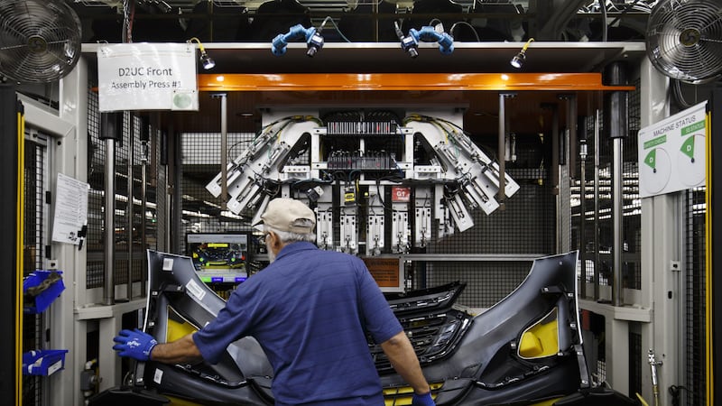 Canadá va con México: Le entra al pleito en conflicto automotriz contra EU