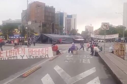 Normalistas bloquean Insurgentes y Reforma en CDMX: ¿Qué estaciones del Metrobús son afectadas HOY?