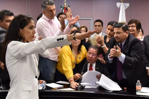 La encargada de la Fiscalía de Veracruz soy yo y todos están a mi disposición: Verónica Hernández