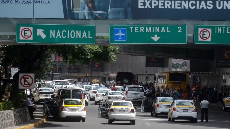 Uber y Didi en aeropuertos: ¿Qué plan propone la Marina para ayudar a los taxis de aplicación?