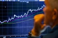 Wall Street cierra ‘cabizbajo’ ante postura restrictiva de la Fed