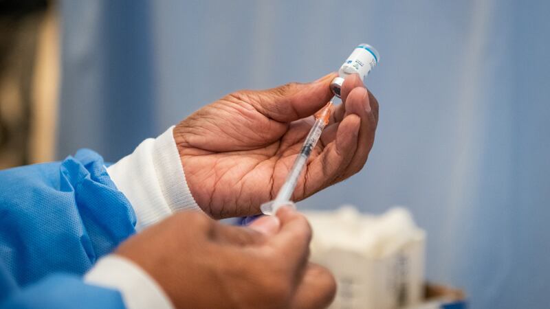 Vacuna COVID de Sinopharm, recién aprobada en México, previene enfermedad grave por Delta