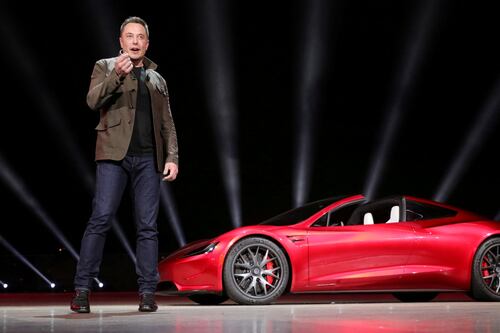 'Berrinche' de Musk le cuesta 300 mdd por caída de Tesla
