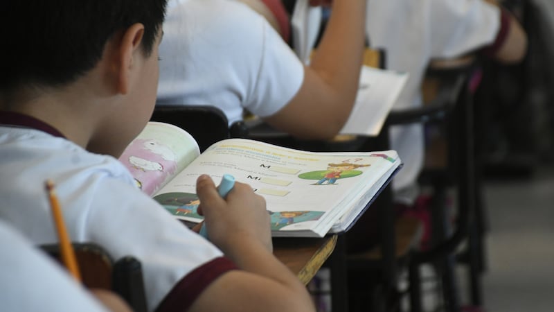 Libros de texto exaltan imagen de ‘4T’ y cargan vs. IP y neoliberalismo