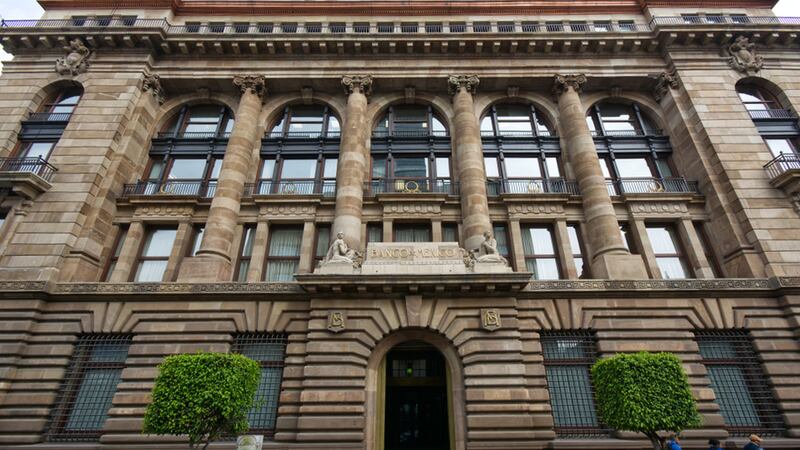 Banxico ‘rompe las quinielas’ y sorpresivamente aumenta tasa de interés en 25 puntos