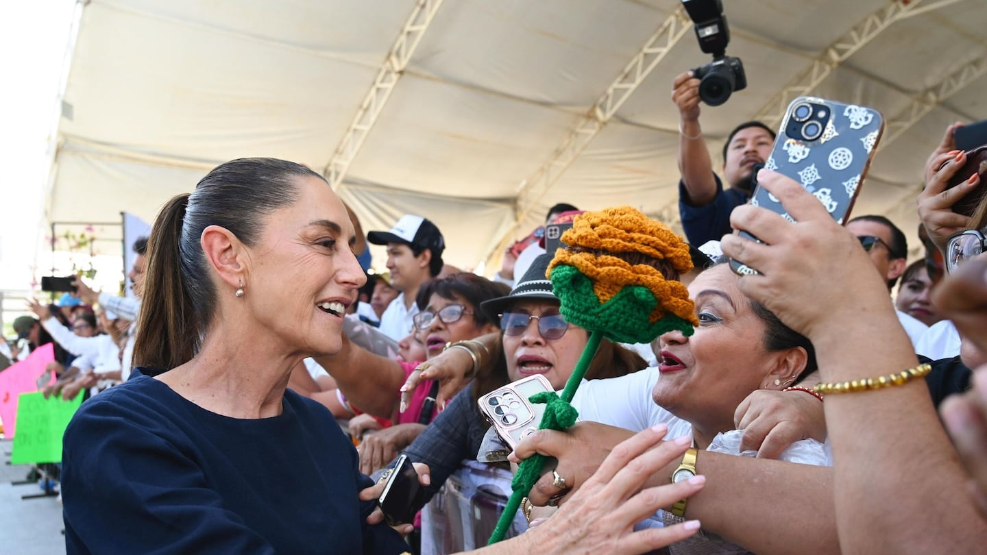 La aprobación de Sheinbaum se sostiene en 70% pese a la tormenta