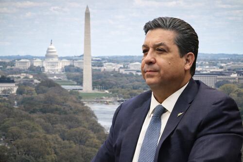 ¿Por qué Cabeza de Vaca renunció a su nacionalidad estadounidense?