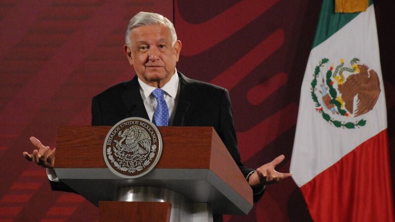 AMLO ‘tropieza’ antes de Cuarto Informe: Aprobación empata peor nivel del sexenio