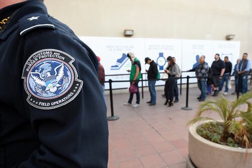 Policía ‘mula’: Sentencian a Diego Bonillo, agente de migración que cruzaba droga para cárteles mexicanos