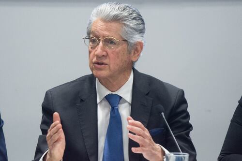 Juez suspende destitución del auditor Agustín Caso Raphael