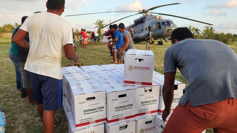 Reportan en Acapulco más ayuda de sociedad que del gobierno