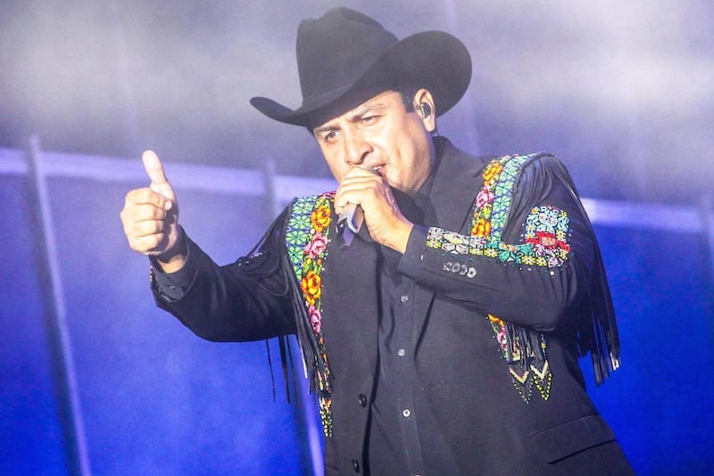 Julión Álvarez cuenta cómo le quitaron la visa: ‘Los músicos estaban en el aeropuerto, les dijeron que pa’ atrás’