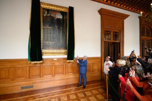 (Fotos) Así es el retrato de AMLO que estará en la galería de los presidentes de Palacio Nacional
