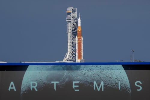 Trump se ‘cuelga’ del lanzamiento de Artemis II: ‘EU gana en el espacio, la Tierra y todas partes’