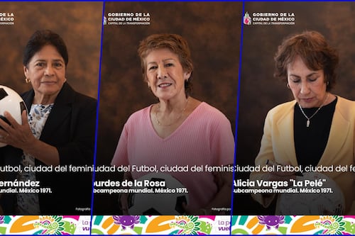 CDMX reconoce a futbolistas que jugaron el Mundial femenil de 1971 en el Estadio Azteca