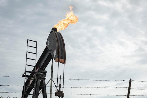 Tesoro de EU relaja restricciones para que petroleras estadounidenses operen en Venezuela