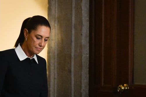 Se abolló la corona