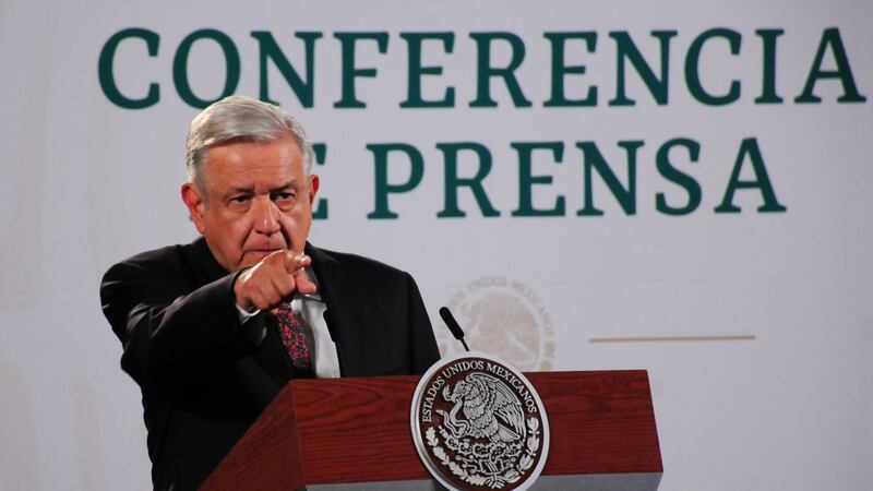 Nuevo revés contra AMLO: INE le ordena bajar mañanera por violar veda de consulta popular