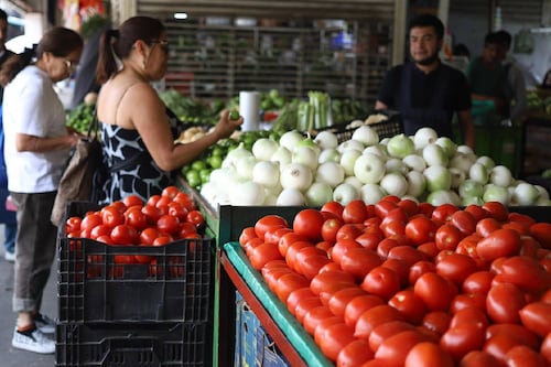 Inflación se modera a 3.94% y vuelve al rango de Banxico