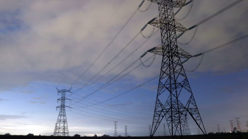 Amparos orillaron a AMLO a impulsar la reforma eléctrica: especialista