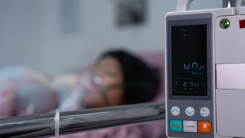 Indignación en EU: Bebé de dos meses enferma de bronquitis en centro de detención de migrantes en Texas