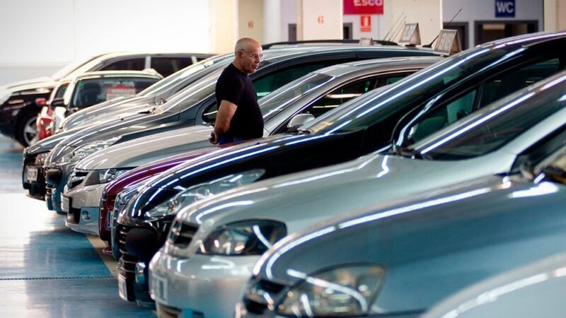 La inflación se ‘encarrera’ y aumenta 12% el precio de autos en México
