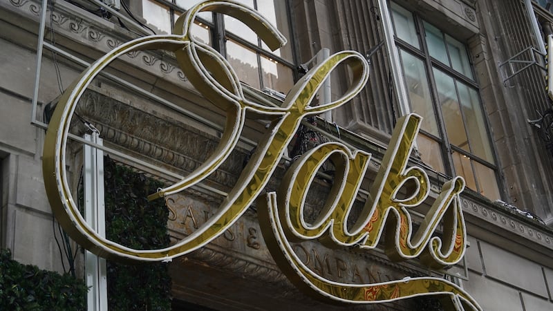 Saks, que vende marcas como Chanel o Gucci, se declara en quiebra por pérdidas y ‘fracaso’ en su deuda