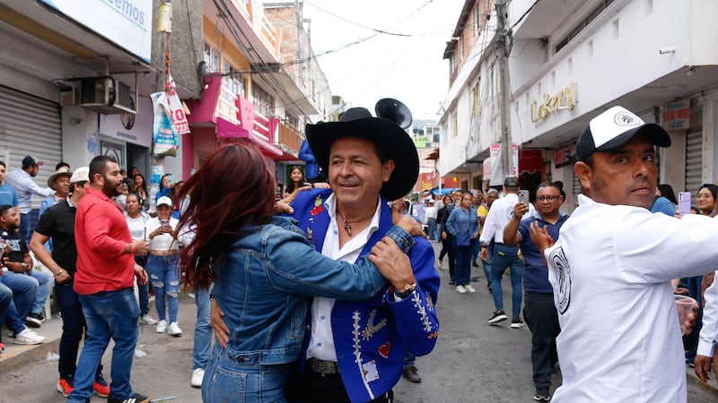 Pedro Segura, ex candidato a gobernador de Guerrero, canta narcocorrido del ‘Mencho’: ‘Es un evento privado’