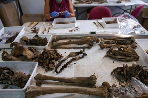 España exhuma restos de víctimas de dictadura franquista