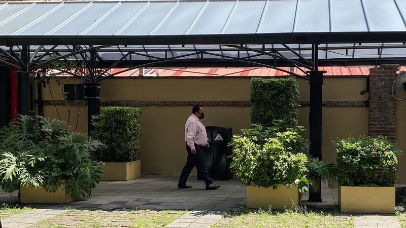 Otro abandono en la BMV: Carso quiere deslistar a Sanborns y oferta 26 pesos por acción